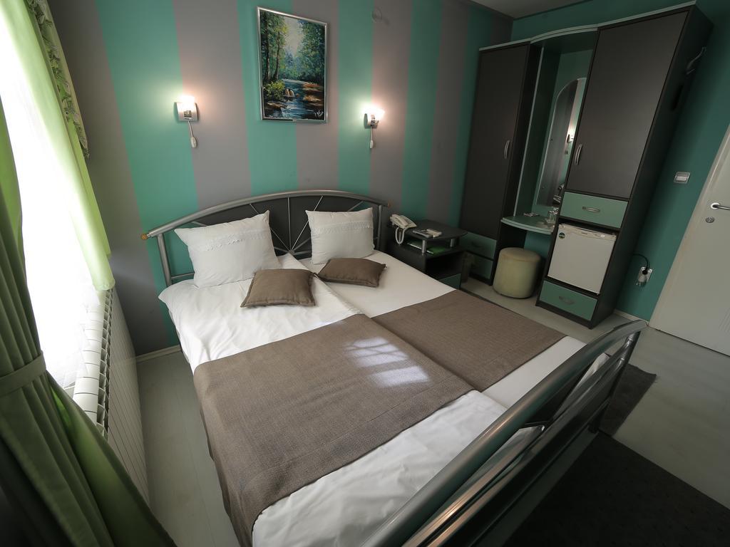Hotel Zeneva Kragujevac Habitación foto