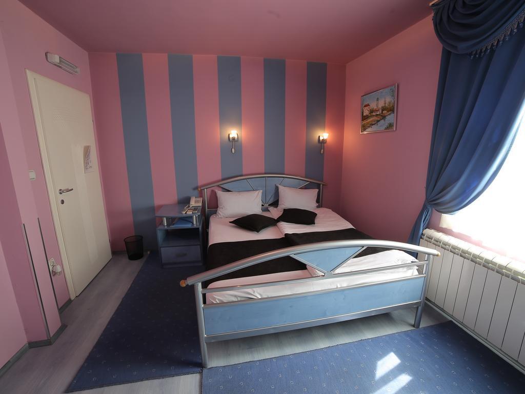 Hotel Zeneva Kragujevac Habitación foto