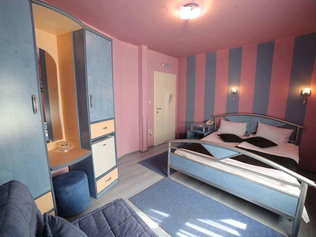 Hotel Zeneva Kragujevac Habitación foto