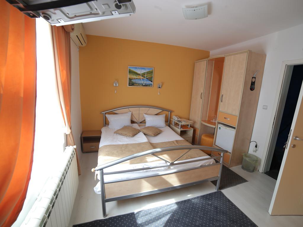 Hotel Zeneva Kragujevac Habitación foto