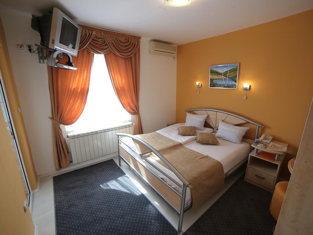 Hotel Zeneva Kragujevac Habitación foto