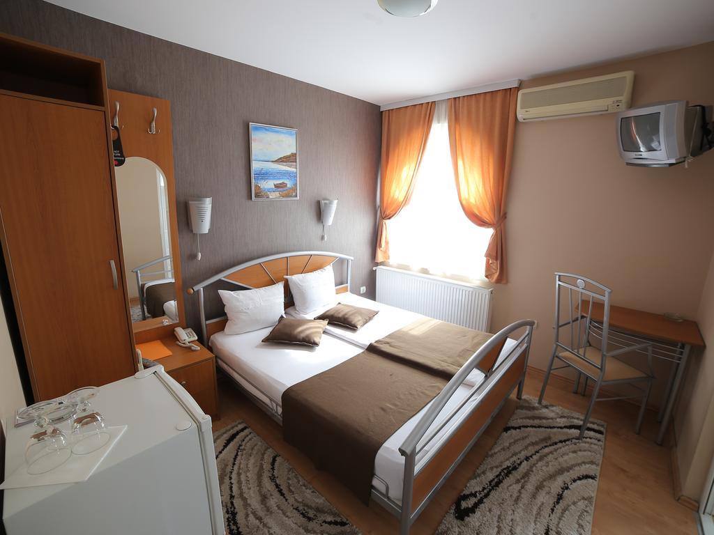 Hotel Zeneva Kragujevac Habitación foto