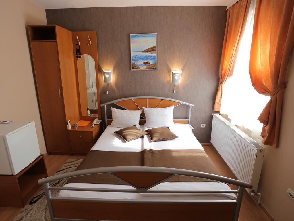Hotel Zeneva Kragujevac Habitación foto