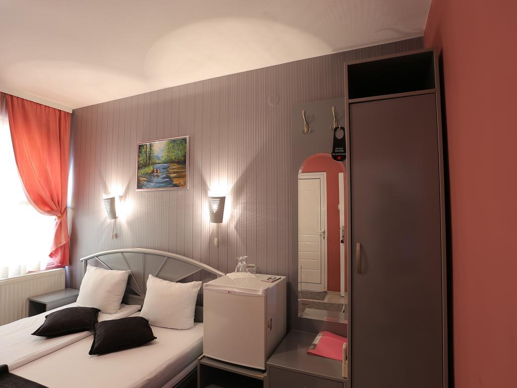 Hotel Zeneva Kragujevac Habitación foto
