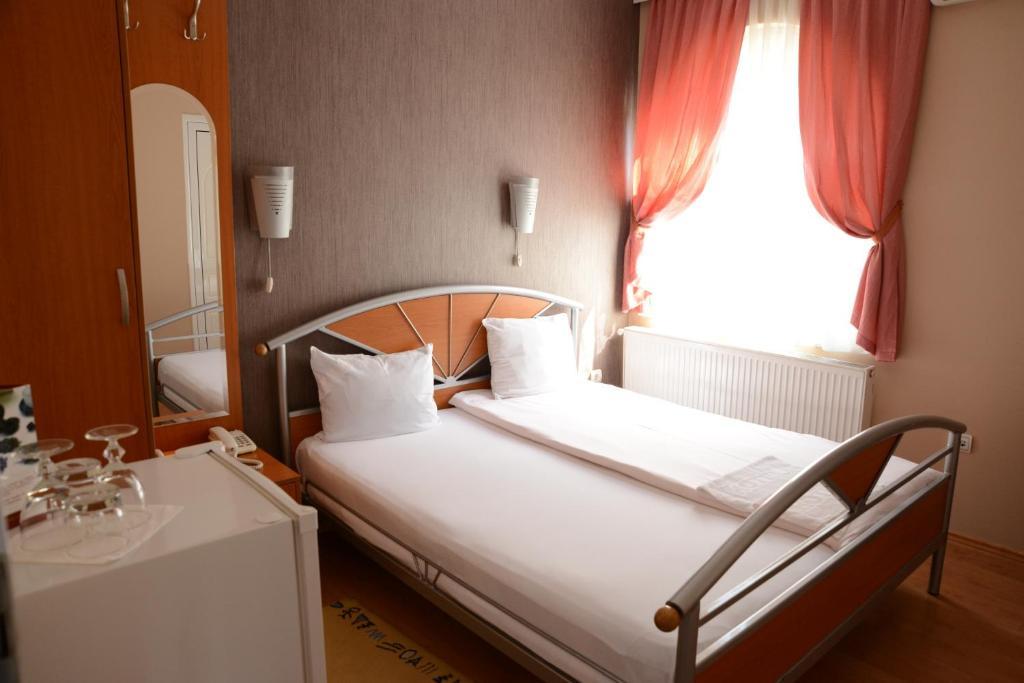 Hotel Zeneva Kragujevac Habitación foto